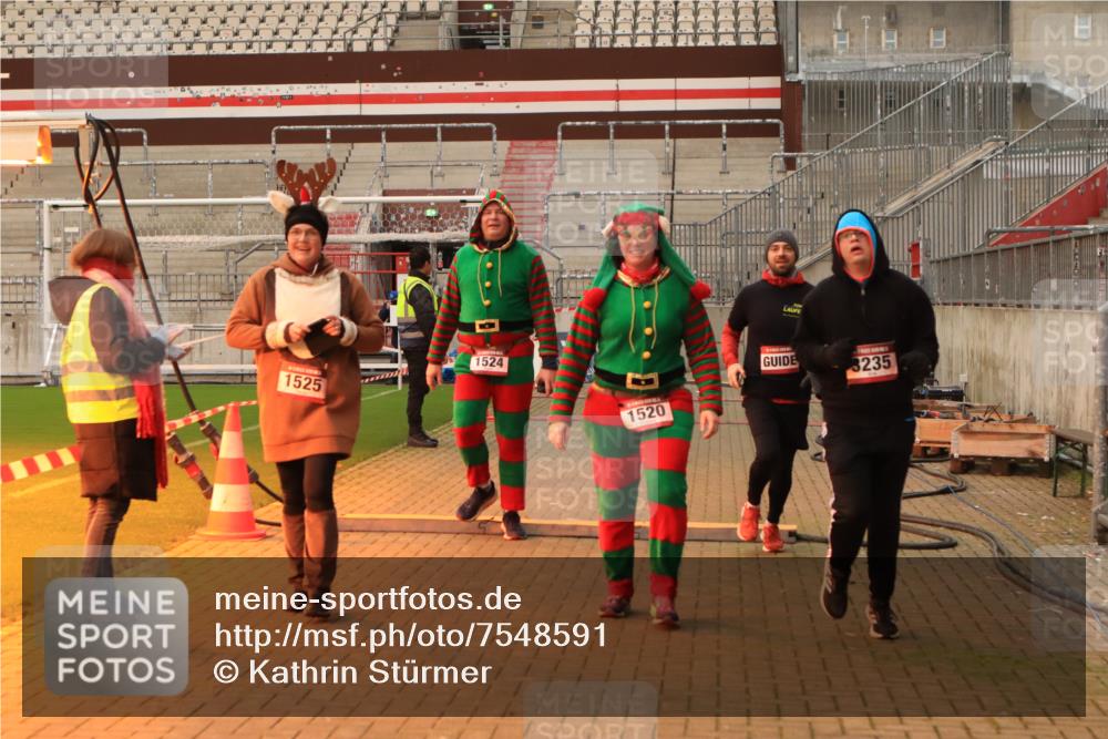08.12.2024 - St. Pauli X-Mass-Run No. 14 Kathrin Stürmer Photography http://msf.ph/oto/7548591 08.12.2024 10:41:52 Ziel  meine-sportfotos.de