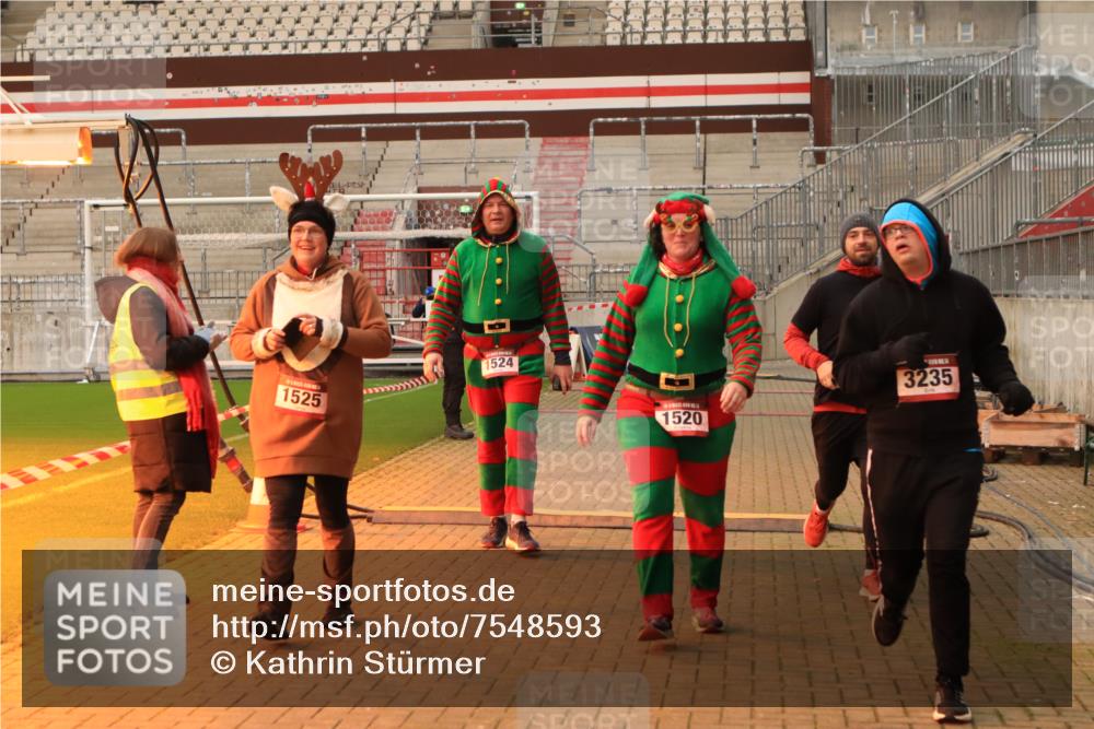 08.12.2024 - St. Pauli X-Mass-Run No. 14 Kathrin Stürmer Photography http://msf.ph/oto/7548593 08.12.2024 10:41:53 Ziel  meine-sportfotos.de