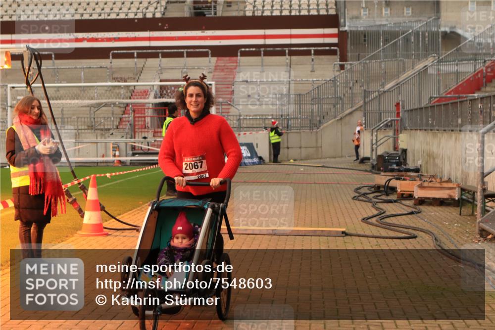 08.12.2024 - St. Pauli X-Mass-Run No. 14 Kathrin Stürmer Photography http://msf.ph/oto/7548603 08.12.2024 10:42:07 Ziel  meine-sportfotos.de
