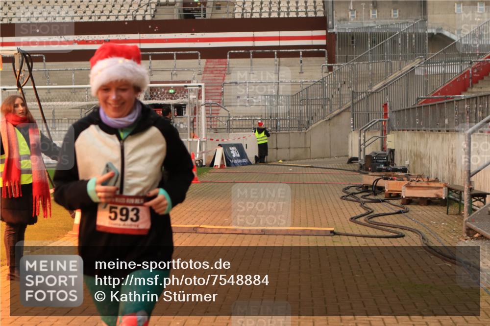 08.12.2024 - St. Pauli X-Mass-Run No. 14 Kathrin Stürmer Photography http://msf.ph/oto/7548884 08.12.2024 10:44:06 Ziel  meine-sportfotos.de