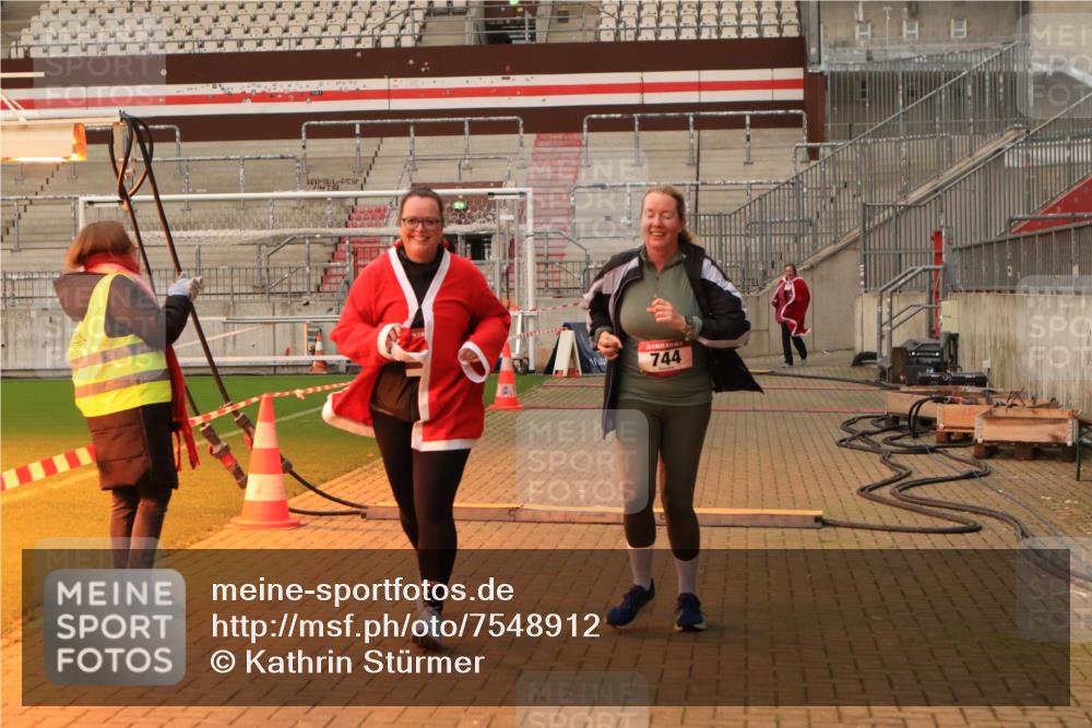 08.12.2024 - St. Pauli X-Mass-Run No. 14 Kathrin Stürmer Photography http://msf.ph/oto/7548912 08.12.2024 10:44:35 Ziel  meine-sportfotos.de
