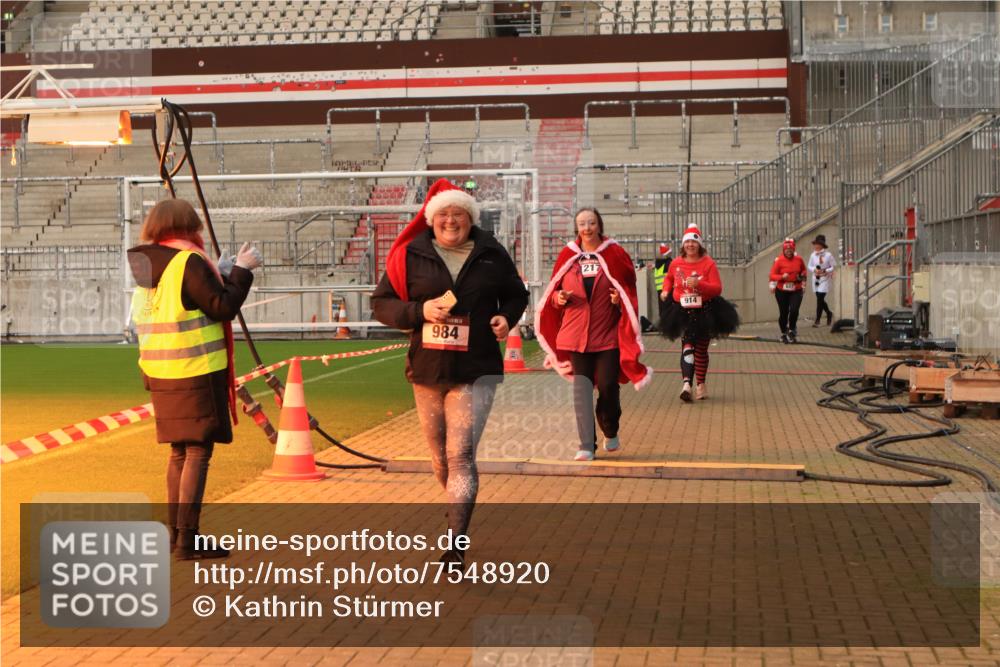 08.12.2024 - St. Pauli X-Mass-Run No. 14 Kathrin Stürmer Photography http://msf.ph/oto/7548920 08.12.2024 10:44:45 Ziel  meine-sportfotos.de
