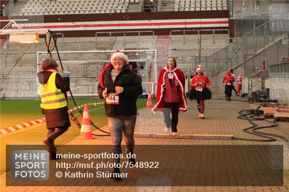 08.12.2024 - St. Pauli X-Mass-Run No. 14 Kathrin Stürmer Photography http://msf.ph/oto/7548922 08.12.2024 10:44:46 Ziel  meine-sportfotos.de