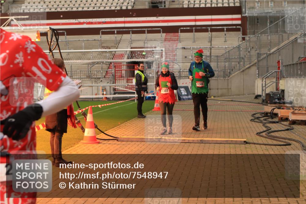 08.12.2024 - St. Pauli X-Mass-Run No. 14 Kathrin Stürmer Photography http://msf.ph/oto/7548947 08.12.2024 10:45:04 Ziel  meine-sportfotos.de