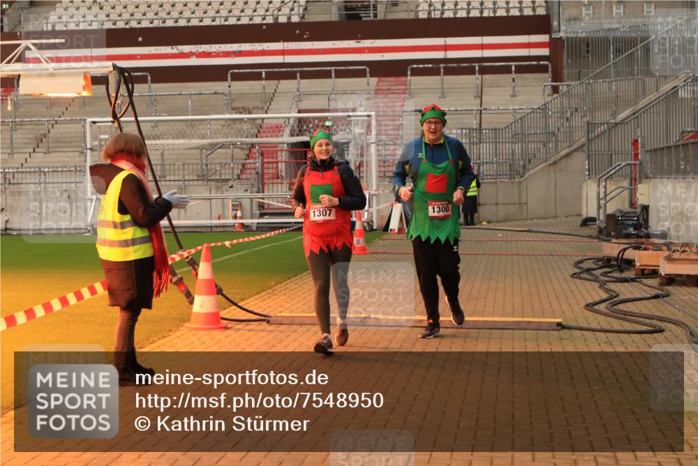 08.12.2024 - St. Pauli X-Mass-Run No. 14 Kathrin Stürmer Photography http://msf.ph/oto/7548950 08.12.2024 10:45:05 Ziel  meine-sportfotos.de