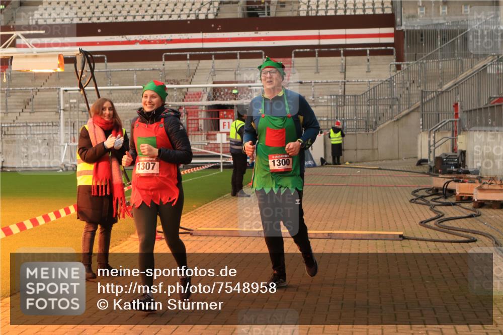 08.12.2024 - St. Pauli X-Mass-Run No. 14 Kathrin Stürmer Photography http://msf.ph/oto/7548958 08.12.2024 10:45:07 Ziel  meine-sportfotos.de