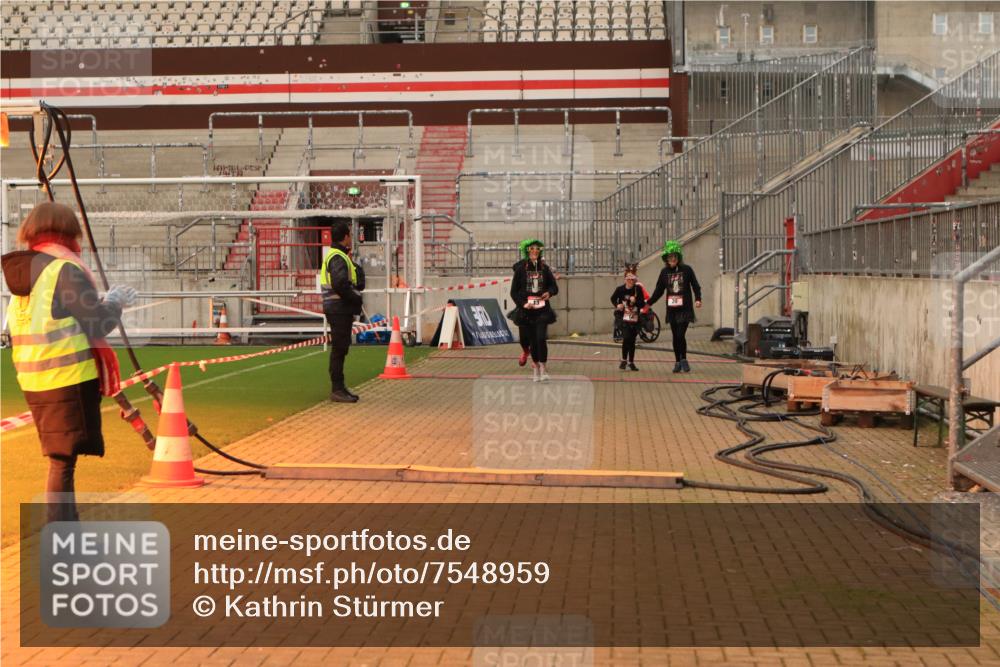 08.12.2024 - St. Pauli X-Mass-Run No. 14 Kathrin Stürmer Photography http://msf.ph/oto/7548959 08.12.2024 10:46:08 Ziel  meine-sportfotos.de