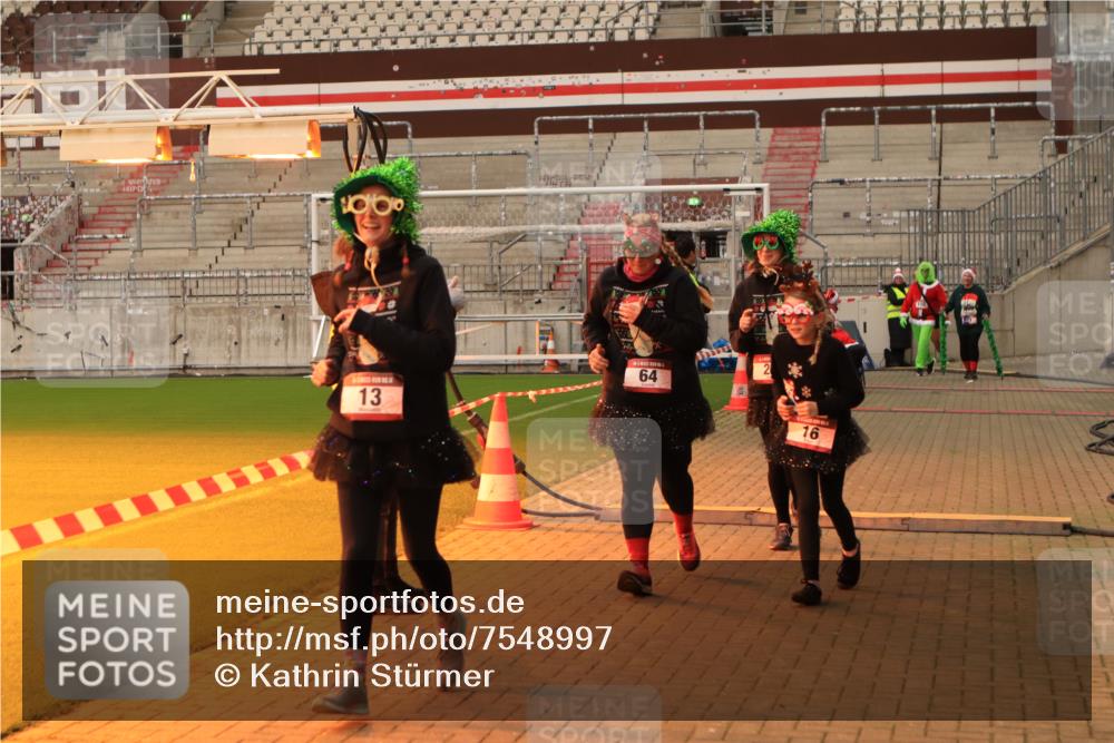 08.12.2024 - St. Pauli X-Mass-Run No. 14 Kathrin Stürmer Photography http://msf.ph/oto/7548997 08.12.2024 10:46:15 Ziel  meine-sportfotos.de