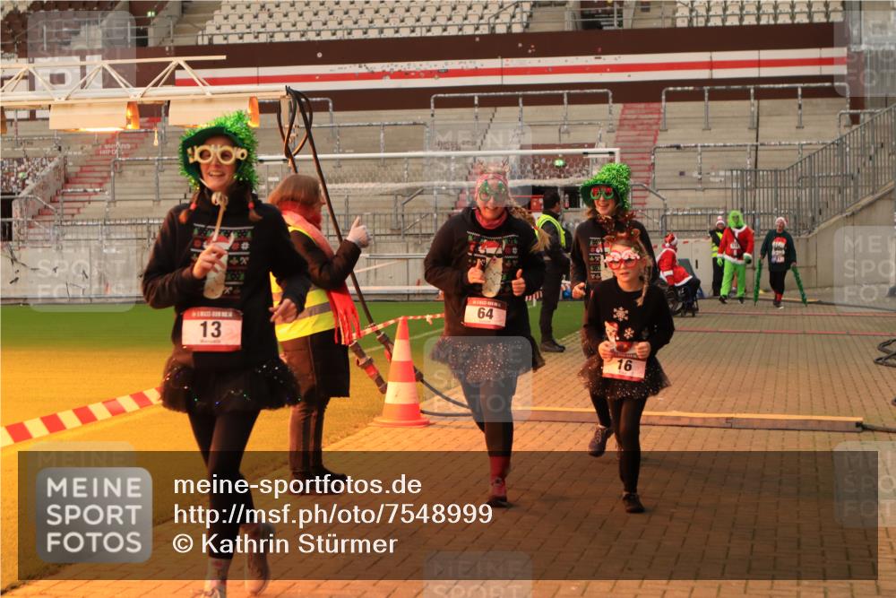 08.12.2024 - St. Pauli X-Mass-Run No. 14 Kathrin Stürmer Photography http://msf.ph/oto/7548999 08.12.2024 10:46:16 Ziel  meine-sportfotos.de