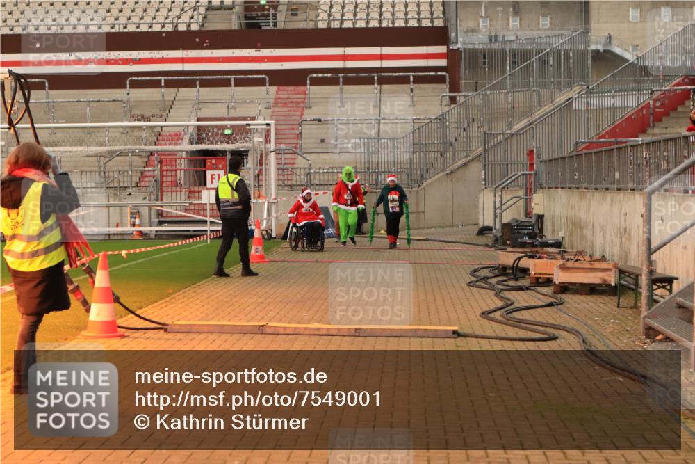 08.12.2024 - St. Pauli X-Mass-Run No. 14 Kathrin Stürmer Photography http://msf.ph/oto/7549001 08.12.2024 10:46:18 Ziel  meine-sportfotos.de