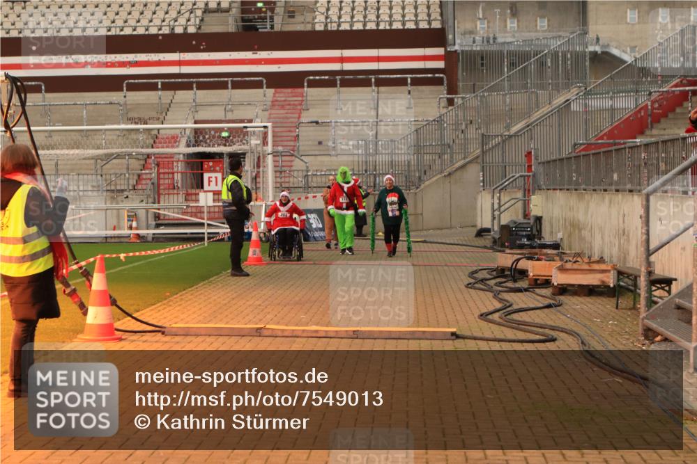 08.12.2024 - St. Pauli X-Mass-Run No. 14 Kathrin Stürmer Photography http://msf.ph/oto/7549013 08.12.2024 10:46:21 Ziel  meine-sportfotos.de