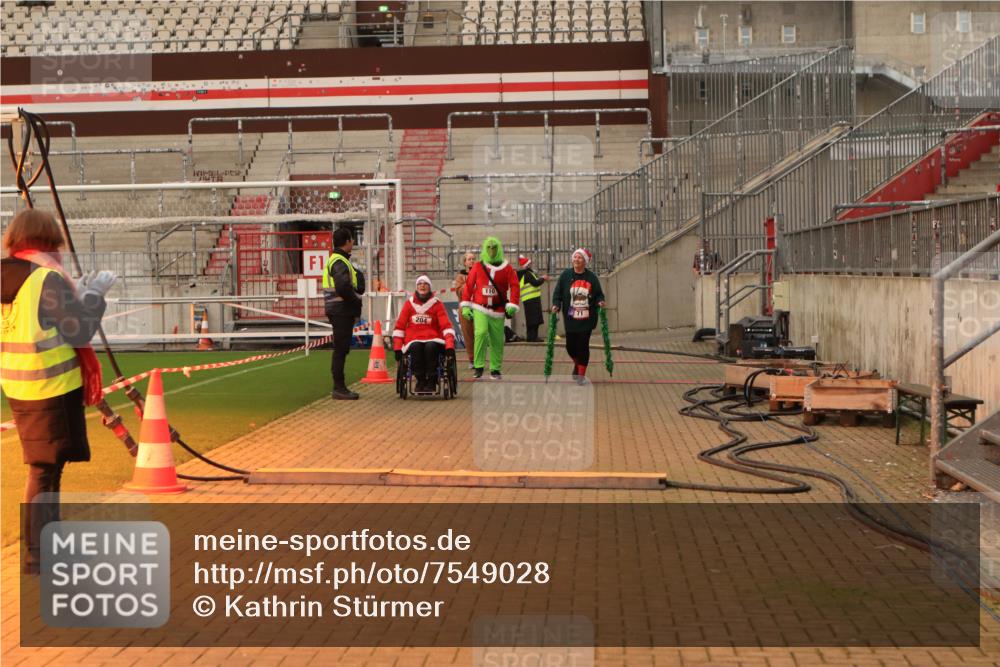 08.12.2024 - St. Pauli X-Mass-Run No. 14 Kathrin Stürmer Photography http://msf.ph/oto/7549028 08.12.2024 10:46:24 Ziel  meine-sportfotos.de