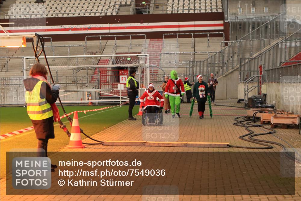 08.12.2024 - St. Pauli X-Mass-Run No. 14 Kathrin Stürmer Photography http://msf.ph/oto/7549036 08.12.2024 10:46:25 Ziel  meine-sportfotos.de