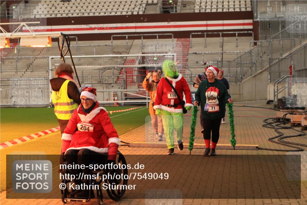 08.12.2024 - St. Pauli X-Mass-Run No. 14 Kathrin Stürmer Photography http://msf.ph/oto/7549049 08.12.2024 10:46:34 Ziel  meine-sportfotos.de