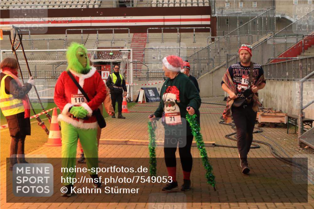 08.12.2024 - St. Pauli X-Mass-Run No. 14 Kathrin Stürmer Photography http://msf.ph/oto/7549053 08.12.2024 10:46:37 Ziel  meine-sportfotos.de