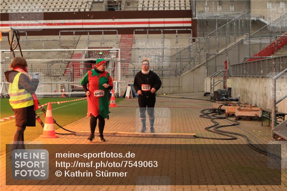 08.12.2024 - St. Pauli X-Mass-Run No. 14 Kathrin Stürmer Photography http://msf.ph/oto/7549063 08.12.2024 10:46:55 Ziel  meine-sportfotos.de