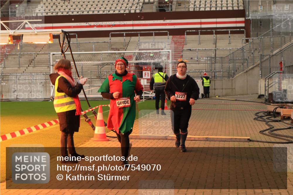08.12.2024 - St. Pauli X-Mass-Run No. 14 Kathrin Stürmer Photography http://msf.ph/oto/7549070 08.12.2024 10:46:57 Ziel  meine-sportfotos.de