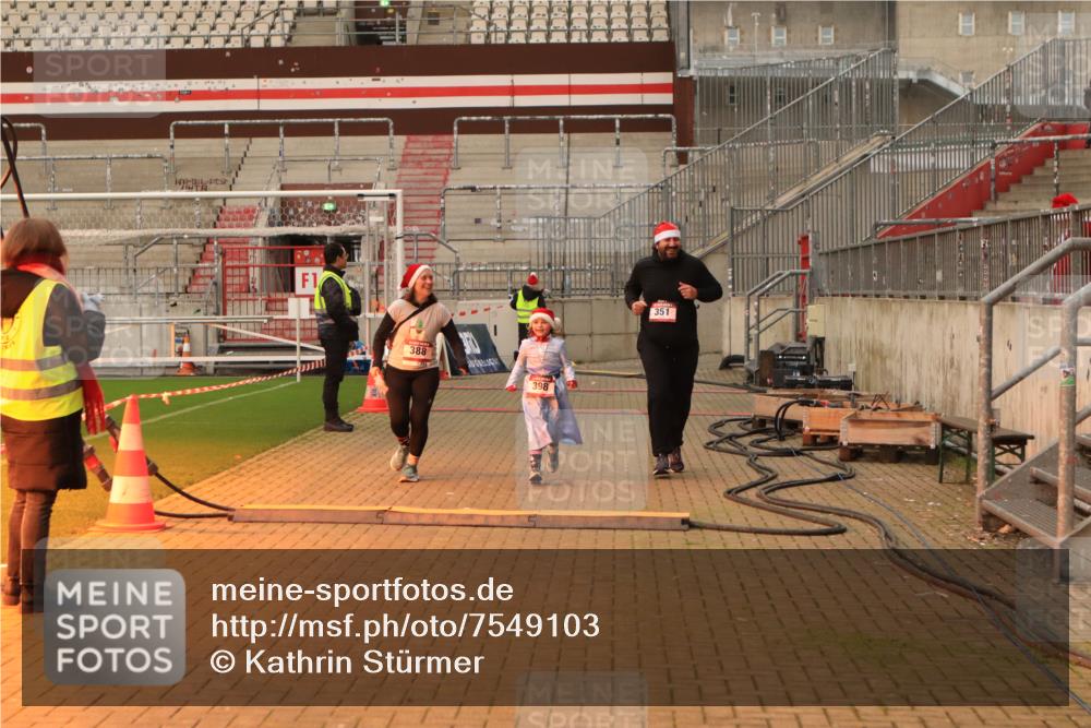 08.12.2024 - St. Pauli X-Mass-Run No. 14 Kathrin Stürmer Photography http://msf.ph/oto/7549103 08.12.2024 10:47:36 Ziel  meine-sportfotos.de