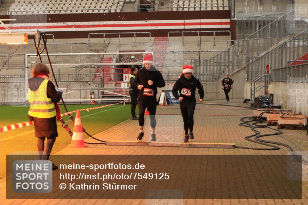 08.12.2024 - St. Pauli X-Mass-Run No. 14 Kathrin Stürmer Photography http://msf.ph/oto/7549125 08.12.2024 10:47:57 Ziel  meine-sportfotos.de