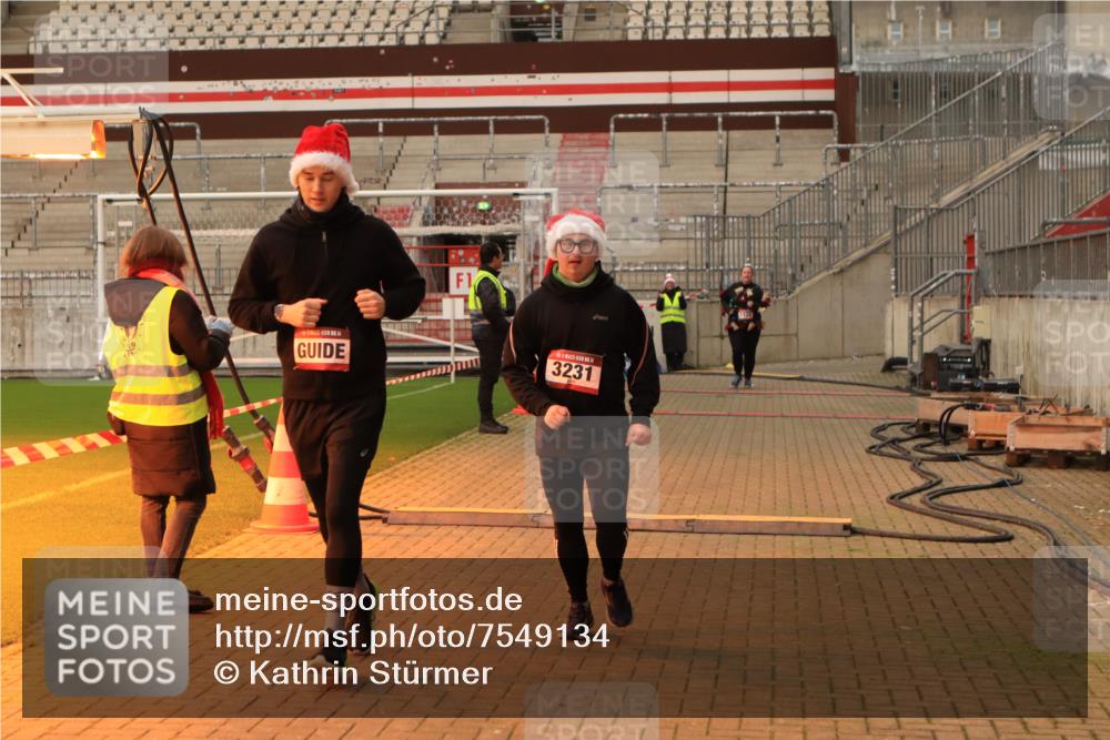 08.12.2024 - St. Pauli X-Mass-Run No. 14 Kathrin Stürmer Photography http://msf.ph/oto/7549134 08.12.2024 10:47:59 Ziel  meine-sportfotos.de