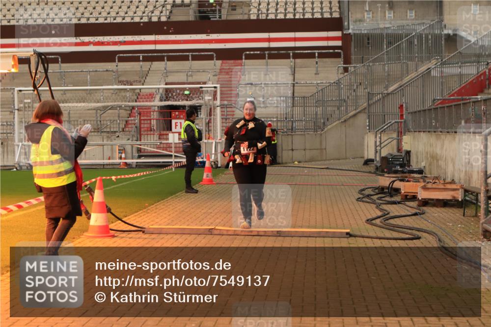 08.12.2024 - St. Pauli X-Mass-Run No. 14 Kathrin Stürmer Photography http://msf.ph/oto/7549137 08.12.2024 10:48:06 Ziel  meine-sportfotos.de