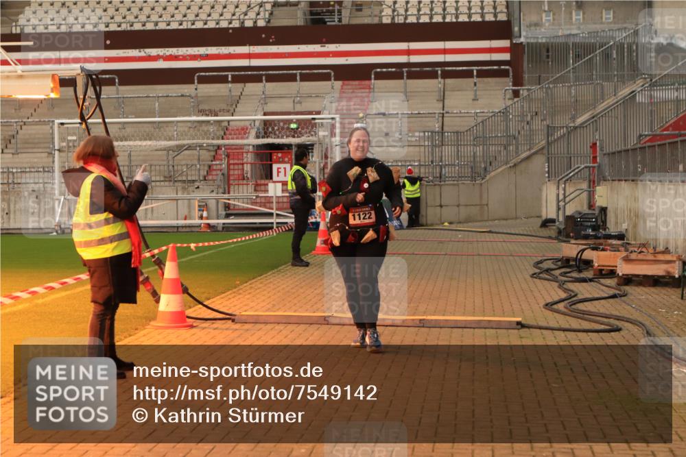 08.12.2024 - St. Pauli X-Mass-Run No. 14 Kathrin Stürmer Photography http://msf.ph/oto/7549142 08.12.2024 10:48:07 Ziel  meine-sportfotos.de
