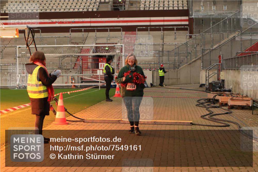 08.12.2024 - St. Pauli X-Mass-Run No. 14 Kathrin Stürmer Photography http://msf.ph/oto/7549161 08.12.2024 10:48:53 Ziel  meine-sportfotos.de