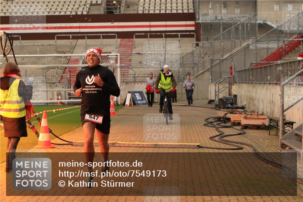 08.12.2024 - St. Pauli X-Mass-Run No. 14 Kathrin Stürmer Photography http://msf.ph/oto/7549173 08.12.2024 10:49:10 Ziel  meine-sportfotos.de