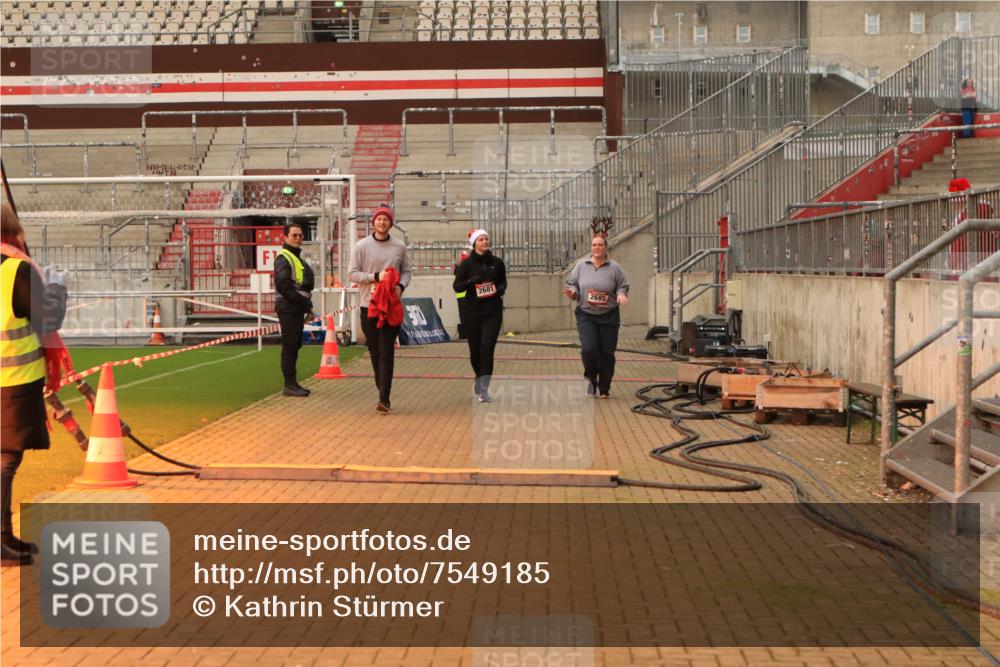 08.12.2024 - St. Pauli X-Mass-Run No. 14 Kathrin Stürmer Photography http://msf.ph/oto/7549185 08.12.2024 10:49:17 Ziel  meine-sportfotos.de