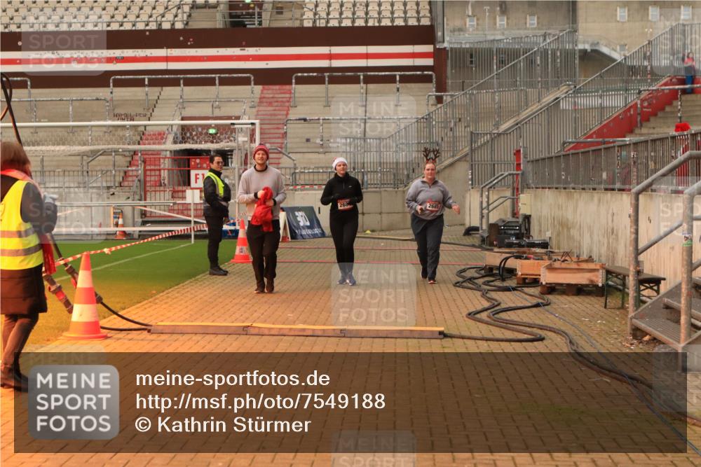08.12.2024 - St. Pauli X-Mass-Run No. 14 Kathrin Stürmer Photography http://msf.ph/oto/7549188 08.12.2024 10:49:17 Ziel  meine-sportfotos.de