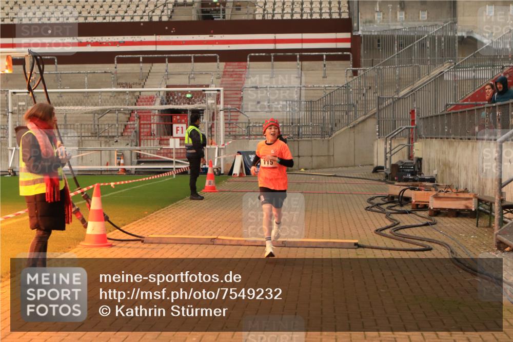 08.12.2024 - St. Pauli X-Mass-Run No. 14 Kathrin Stürmer Photography http://msf.ph/oto/7549232 08.12.2024 10:50:58 Ziel  meine-sportfotos.de
