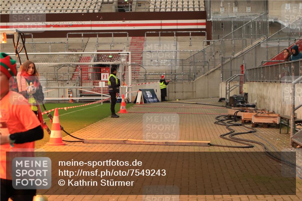 08.12.2024 - St. Pauli X-Mass-Run No. 14 Kathrin Stürmer Photography http://msf.ph/oto/7549243 08.12.2024 10:51:00 Ziel  meine-sportfotos.de