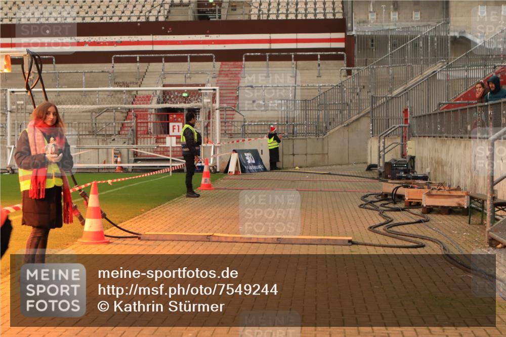08.12.2024 - St. Pauli X-Mass-Run No. 14 Kathrin Stürmer Photography http://msf.ph/oto/7549244 08.12.2024 10:51:01 Ziel  meine-sportfotos.de