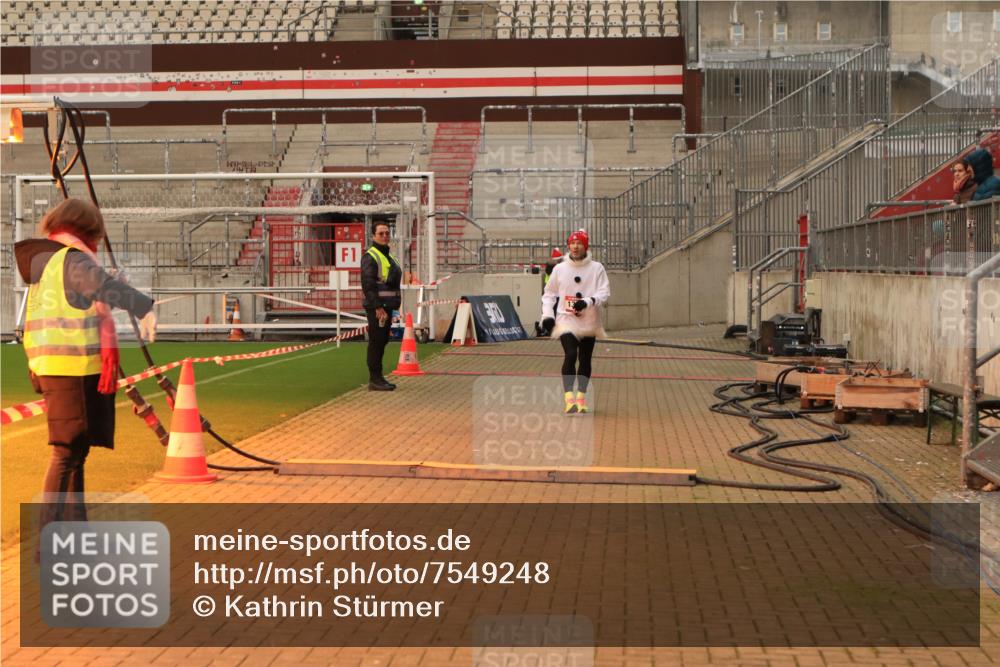 08.12.2024 - St. Pauli X-Mass-Run No. 14 Kathrin Stürmer Photography http://msf.ph/oto/7549248 08.12.2024 10:51:10 Ziel  meine-sportfotos.de