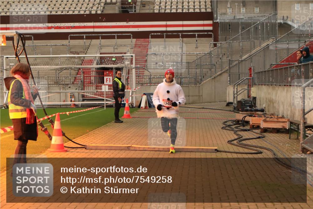 08.12.2024 - St. Pauli X-Mass-Run No. 14 Kathrin Stürmer Photography http://msf.ph/oto/7549258 08.12.2024 10:51:12 Ziel  meine-sportfotos.de