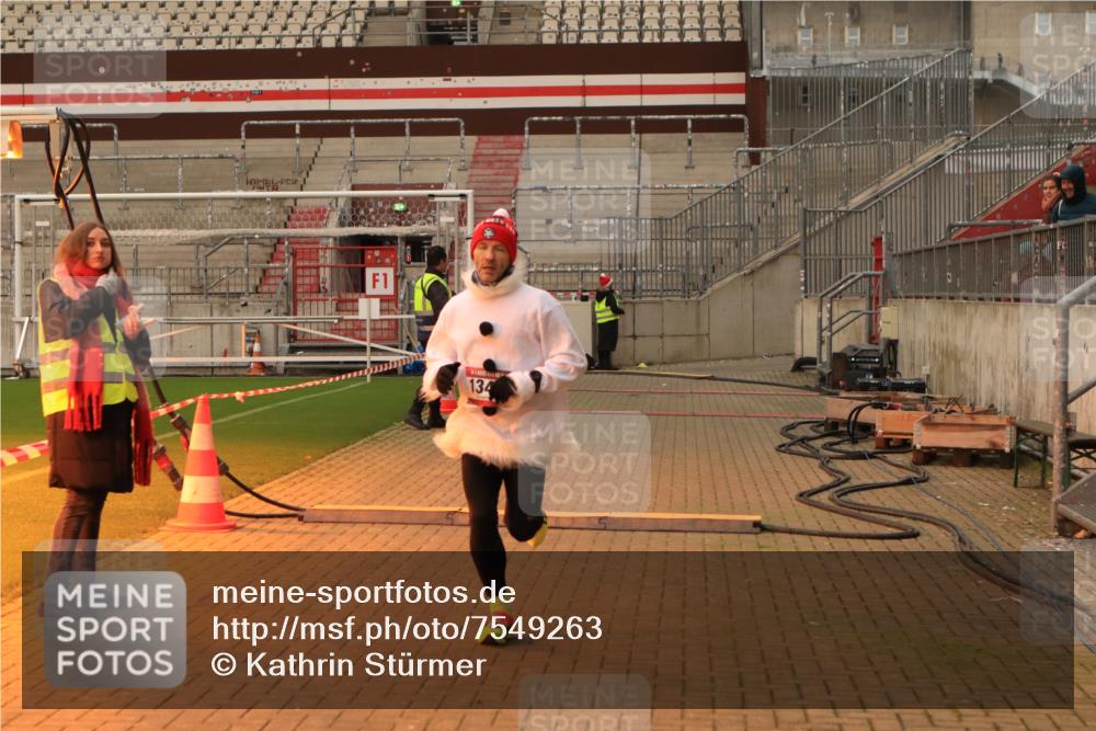 08.12.2024 - St. Pauli X-Mass-Run No. 14 Kathrin Stürmer Photography http://msf.ph/oto/7549263 08.12.2024 10:51:13 Ziel  meine-sportfotos.de