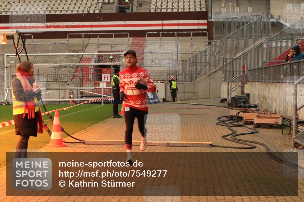 08.12.2024 - St. Pauli X-Mass-Run No. 14 Kathrin Stürmer Photography http://msf.ph/oto/7549277 08.12.2024 10:51:24 Ziel  meine-sportfotos.de