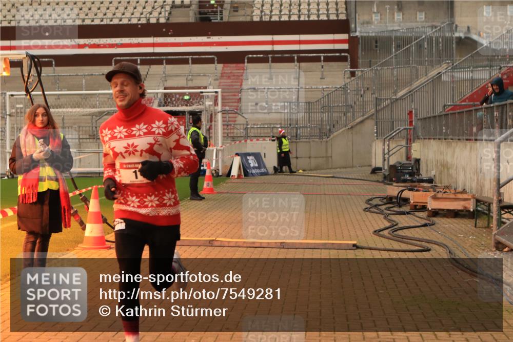 08.12.2024 - St. Pauli X-Mass-Run No. 14 Kathrin Stürmer Photography http://msf.ph/oto/7549281 08.12.2024 10:51:25 Ziel  meine-sportfotos.de