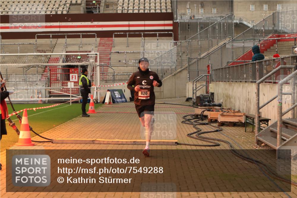 08.12.2024 - St. Pauli X-Mass-Run No. 14 Kathrin Stürmer Photography http://msf.ph/oto/7549288 08.12.2024 10:51:46 Ziel  meine-sportfotos.de