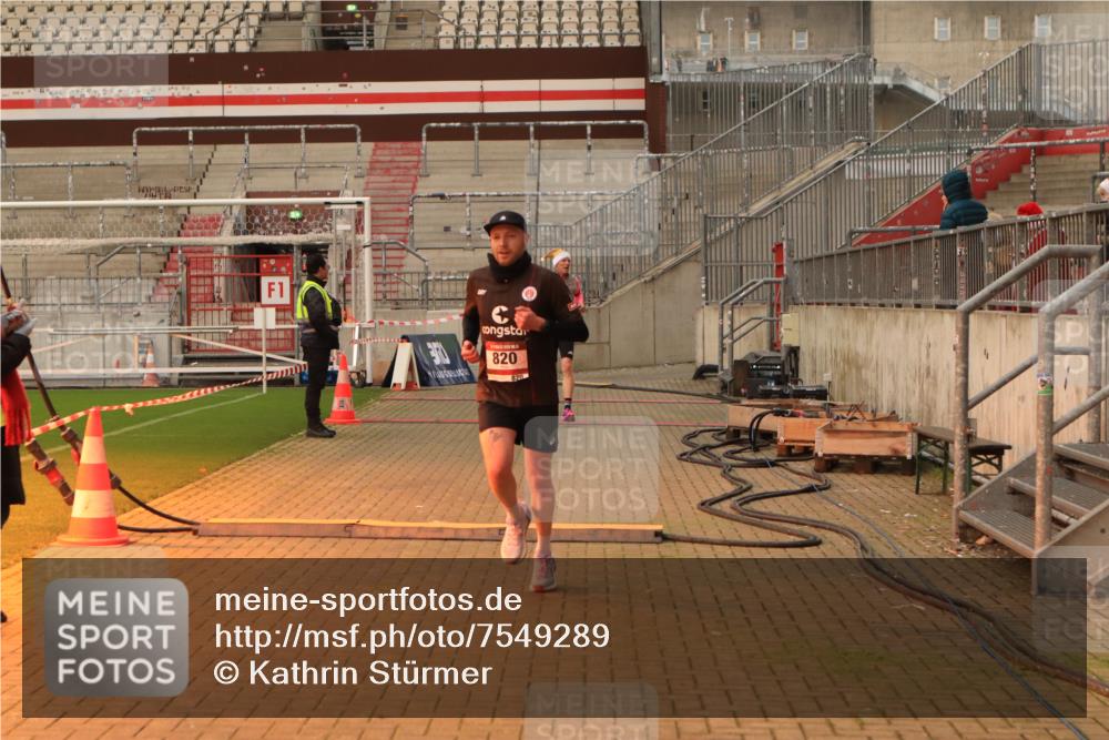 08.12.2024 - St. Pauli X-Mass-Run No. 14 Kathrin Stürmer Photography http://msf.ph/oto/7549289 08.12.2024 10:51:47 Ziel  meine-sportfotos.de