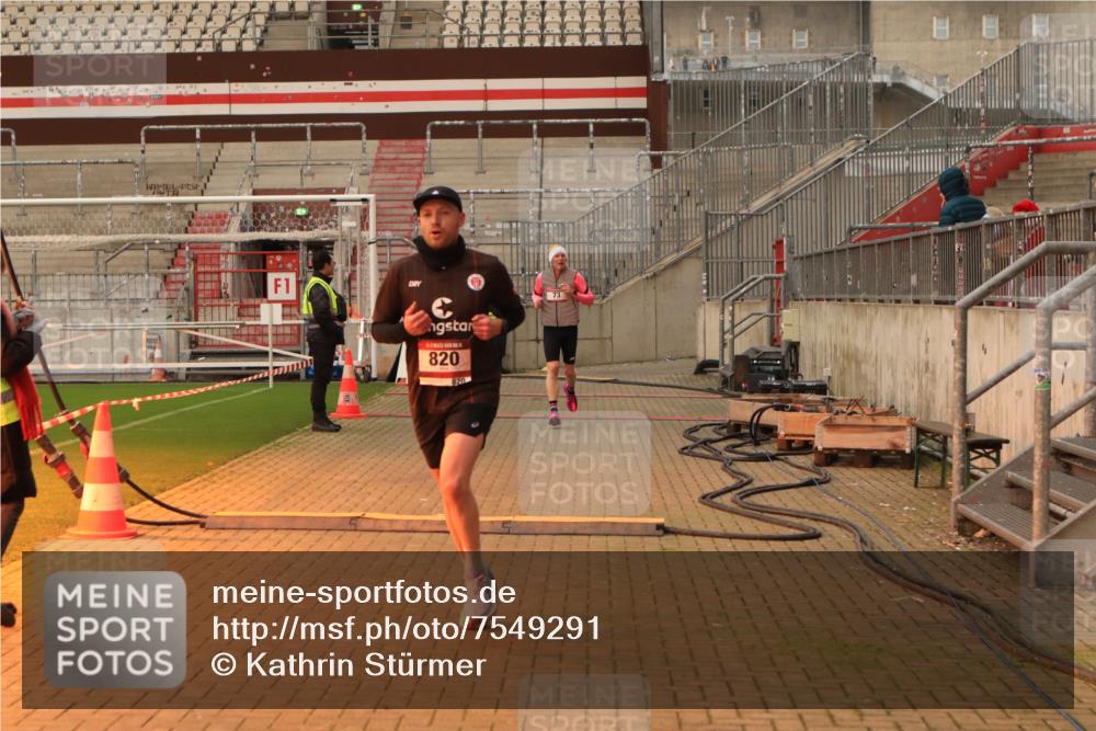 08.12.2024 - St. Pauli X-Mass-Run No. 14 Kathrin Stürmer Photography http://msf.ph/oto/7549291 08.12.2024 10:51:47 Ziel  meine-sportfotos.de