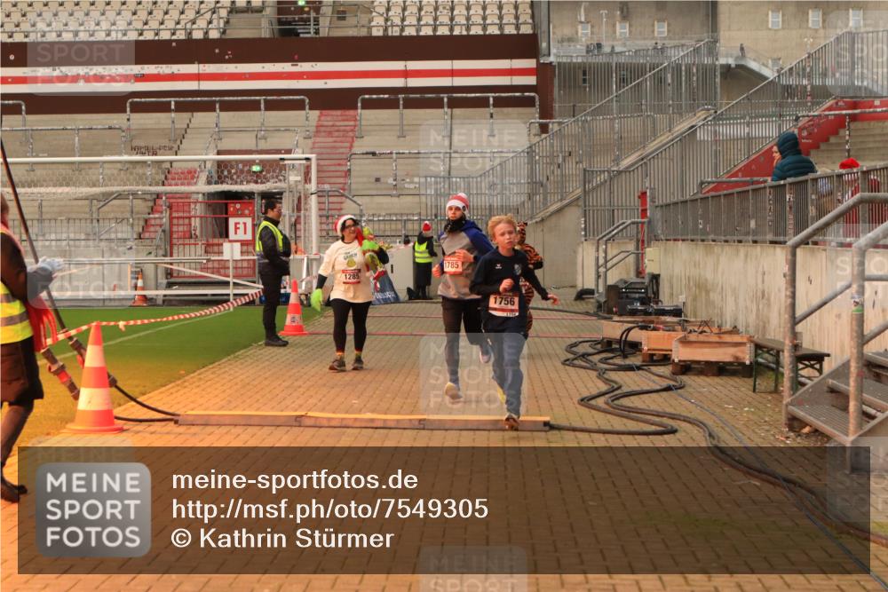08.12.2024 - St. Pauli X-Mass-Run No. 14 Kathrin Stürmer Photography http://msf.ph/oto/7549305 08.12.2024 10:52:06 Ziel  meine-sportfotos.de