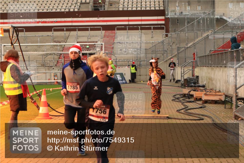 08.12.2024 - St. Pauli X-Mass-Run No. 14 Kathrin Stürmer Photography http://msf.ph/oto/7549315 08.12.2024 10:52:08 Ziel  meine-sportfotos.de