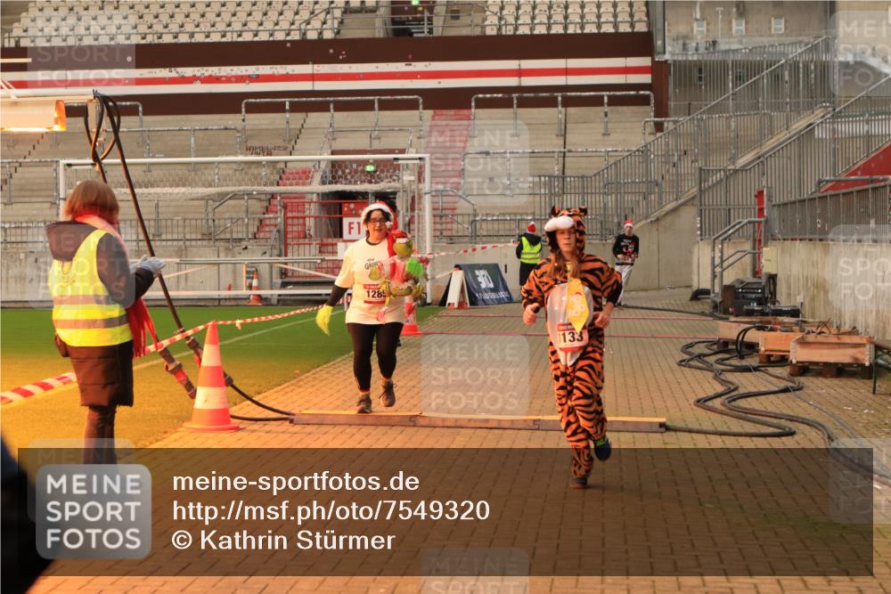 08.12.2024 - St. Pauli X-Mass-Run No. 14 Kathrin Stürmer Photography http://msf.ph/oto/7549320 08.12.2024 10:52:09 Ziel  meine-sportfotos.de