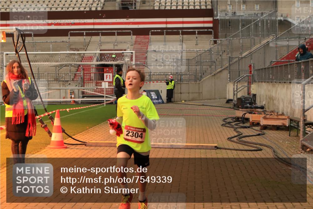 08.12.2024 - St. Pauli X-Mass-Run No. 14 Kathrin Stürmer Photography http://msf.ph/oto/7549339 08.12.2024 10:52:21 Ziel  meine-sportfotos.de