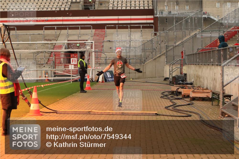 08.12.2024 - St. Pauli X-Mass-Run No. 14 Kathrin Stürmer Photography http://msf.ph/oto/7549344 08.12.2024 10:52:38 Ziel  meine-sportfotos.de