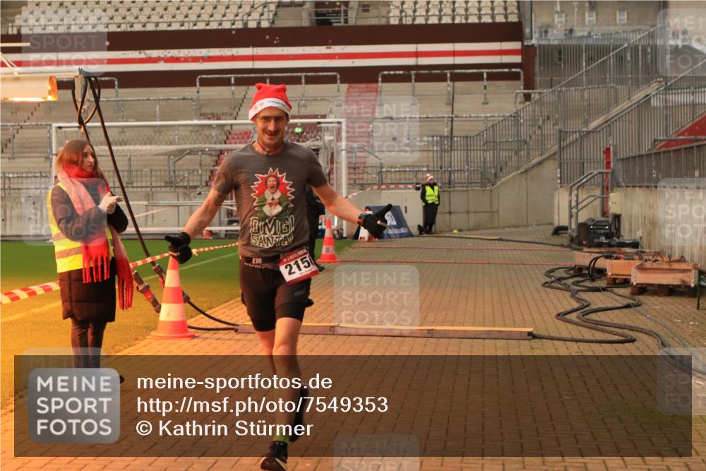 08.12.2024 - St. Pauli X-Mass-Run No. 14 Kathrin Stürmer Photography http://msf.ph/oto/7549353 08.12.2024 10:52:40 Ziel  meine-sportfotos.de