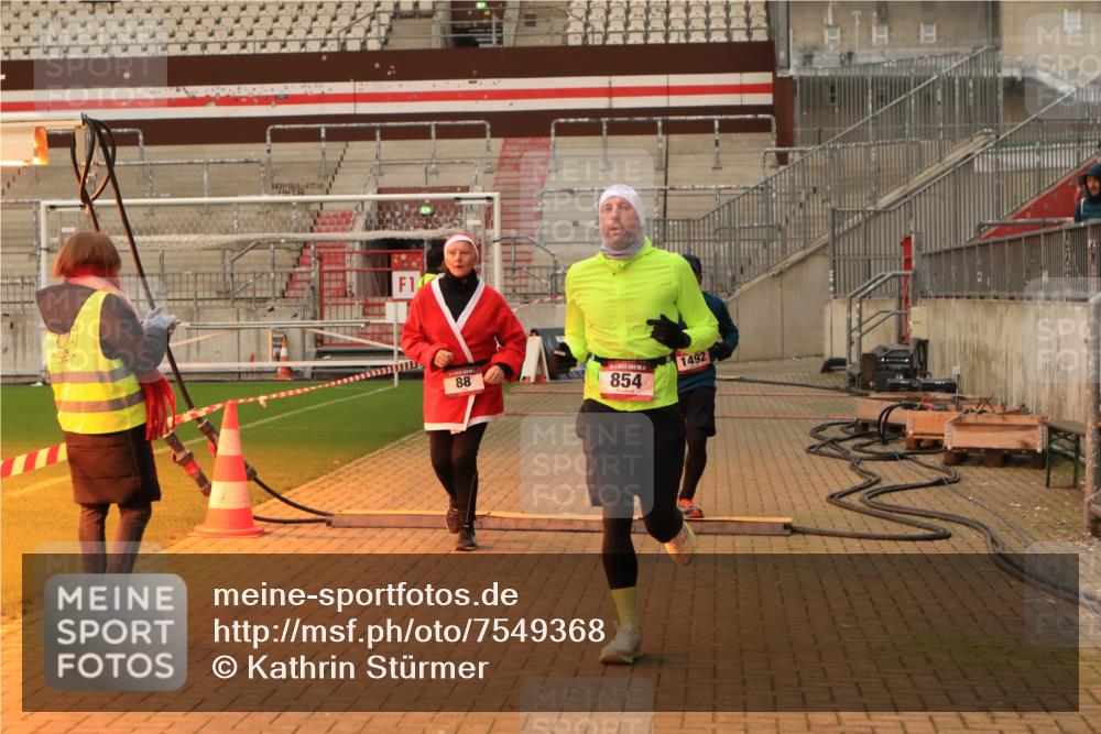 08.12.2024 - St. Pauli X-Mass-Run No. 14 Kathrin Stürmer Photography http://msf.ph/oto/7549368 08.12.2024 10:53:16 Ziel  meine-sportfotos.de