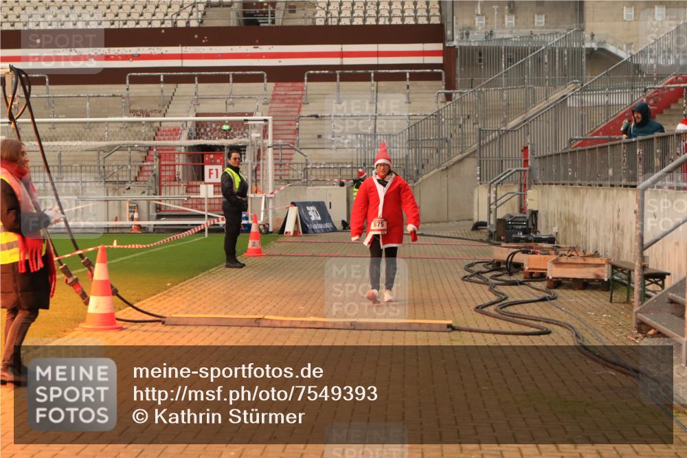 08.12.2024 - St. Pauli X-Mass-Run No. 14 Kathrin Stürmer Photography http://msf.ph/oto/7549393 08.12.2024 10:53:46 Ziel  meine-sportfotos.de