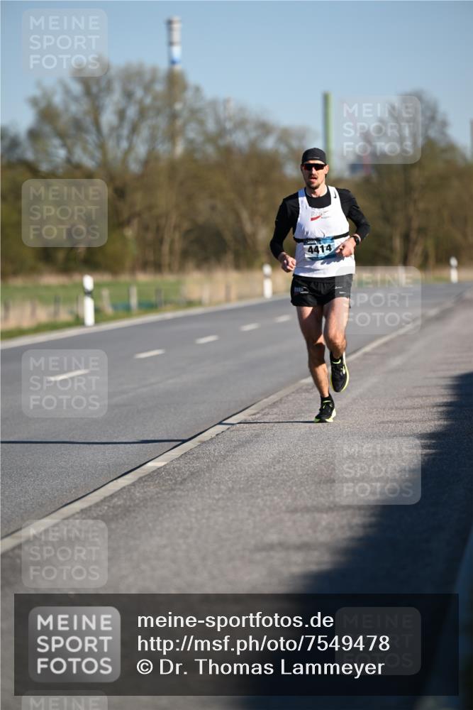 06.04.2025 - 44. Internationalen Wilhelmsburger Insellauf Dr. Thomas Lammeyer http://msf.ph/oto/7549478 06.04.2025 09:17:03 Laufen 4414 meine-sportfotos.de